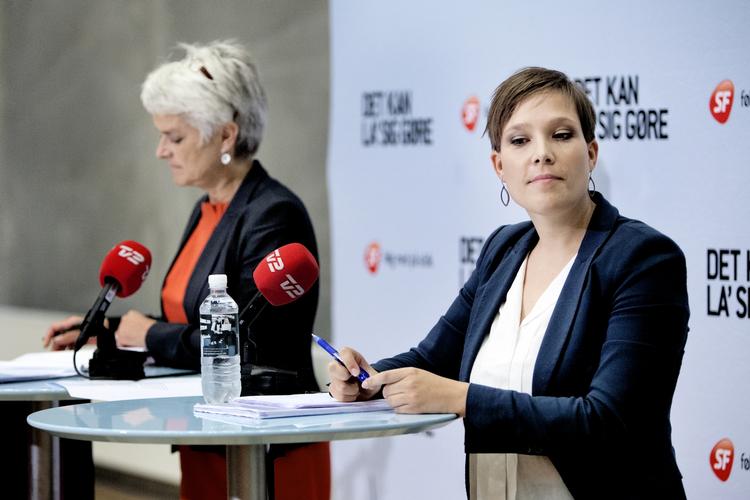 rivaler. Annette Vilhelmsen og Astrid Krag har duelleret mod hinanden på en række medlemsmøder. I dag slutter de af med sidste møde i København. 