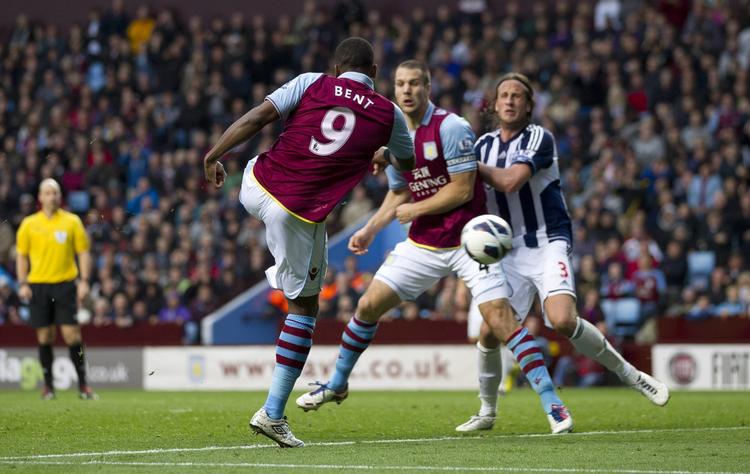 1-1. Efter klumpspil fik Darren Bent sparket et enkelt point hjem til Aston Villa. 