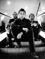 Imperiet. Muse har sejret, næsten også ad helvede til, men undgår triumfatorens musikalske død ved at gakke ud. 