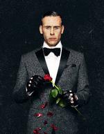 mester i timing. L.O.C. udsender sit nye album, og overskuddet fra salget går til Dansk Røde Kors, i samme uge som Dansk Røde Kors holder landsindsamling med  rapperen som indsamler. 