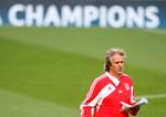 optimist. Benfica-træner Jorge Jesus mener godt, hans hold kan hamle op med Barcelonas stjerner. 