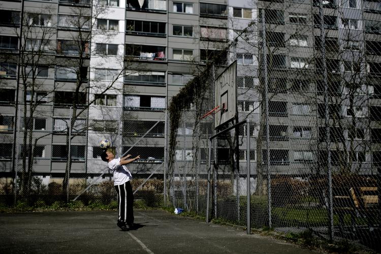 Ghettoliste. Ti boligområder er blevet føjet til listen over ghettoer i Danmark.  Fem er taget af listen. 