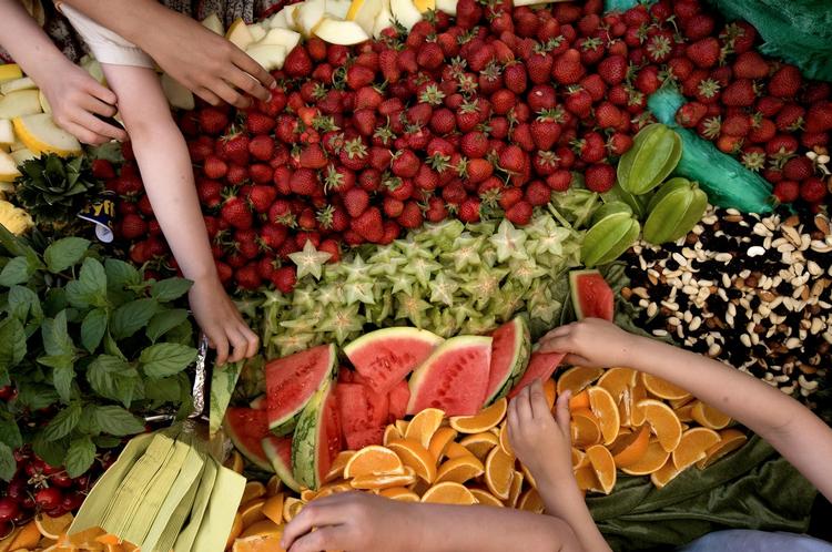 Hygiejne. Mange danskere bliver syge af at spise frugt og grønt, fordi myndighedernes og supermarkedernes kontrol er for langsom. 