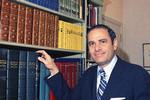 Avisejer. Arthur Ochs Sulzberger var ikke udset til en fremtrædende rolle på New York Times. Men et dødsfald i familie bragte ham i 1963 i front i avisimperiet, som han i de følgende år udvidede og moderniserede. 