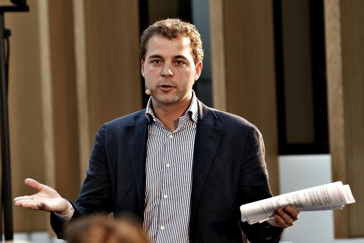 Svada. »Man sidder tilbage med det indtryk, at disse fagforbund er mere optaget af at fastholde en tilstand, hvor de ledige er længst mulig tid på dagpenge - for enhver pris«, siger Morten Østergaard. (R) 