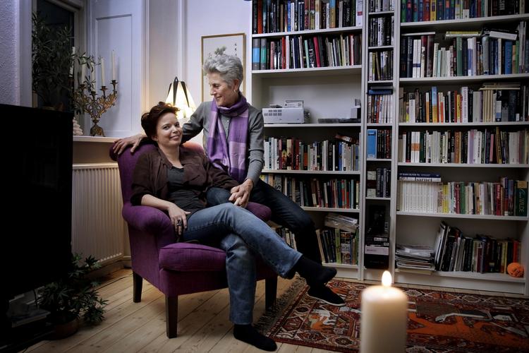 Usynlige. Troværdige LGBT-rollemodeller søges! Her ses det lesbiske par, Pia og Betty. 