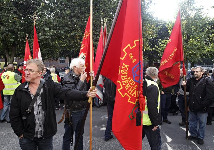 Demonstration. Sct. Annæ Plads, hvor Arbejdsretten ligger, havde besøg af fagbevægelsen i dag. 