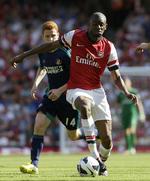markant. Arsenal kommer til at undvære Abou Diaby (th) mindst tre uger efter franskmanden blev skadet mod Chelsea. 