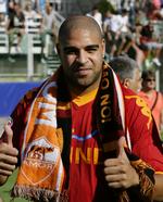 problembarn. Adriano forsøgte sig med et comeback til europæisk topfodbold i Roma, men blev fyret af klubben i 2011 efter gentagne problemer med opførsel, træningsmængde og alkohol. 