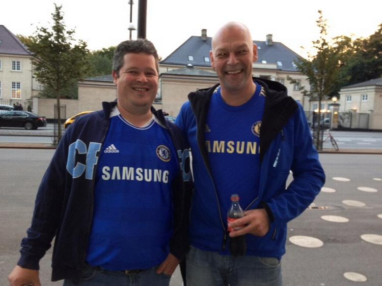 Superfans. De to danske Chelsea-tilhængere Bo Carl Sørensen (th) og Thomas Groth er stensikker på sejr til den engelske storklub. 