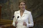 Udskældt. Folketingsåret er ikke mange timer gammelt, før Helle Thorning-Schmidt bliver ramt af hård kritik. 