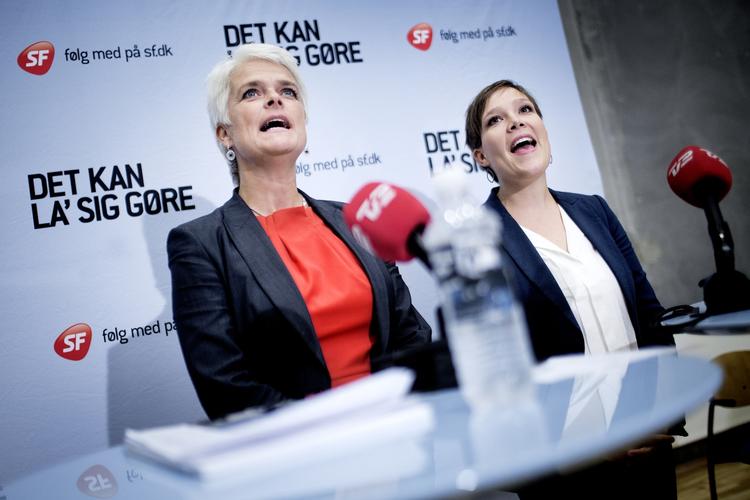 rivaler. Annette Vilhelmsen og Astrid Krag har dystet ved flere SF-møder rundt omkring i landet. Søndag fandt det sidste sted i København, og nu venter nogle dueller på tv. 