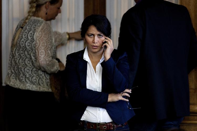 modstander. Özlem Cekic pådrog sig SF-toppens vrede, da hun fastholdt, at hun ville stemme nej til skatteaftalen mellem regeringen og de borgerlige. 