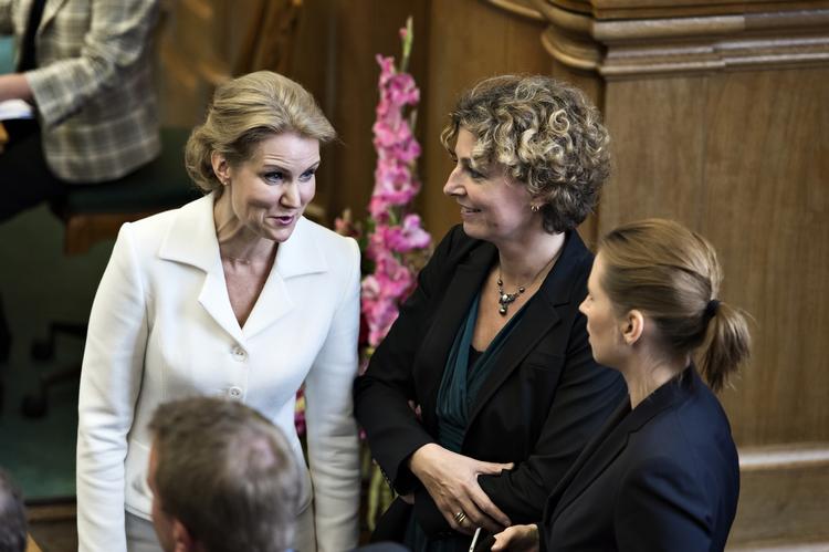 Folketingsklar. Selv om åbningstalen lagde en nær og offensiv stil, så løser den langtfra Thornings probleme, skriver politisk redaktør Mette Østergaard. 