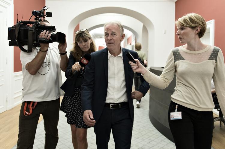 Indblanding. Villy Søvndal kritiseres for at blande sig i valget af, hvem der skal være SF's nye formand. Arkivfoto. 