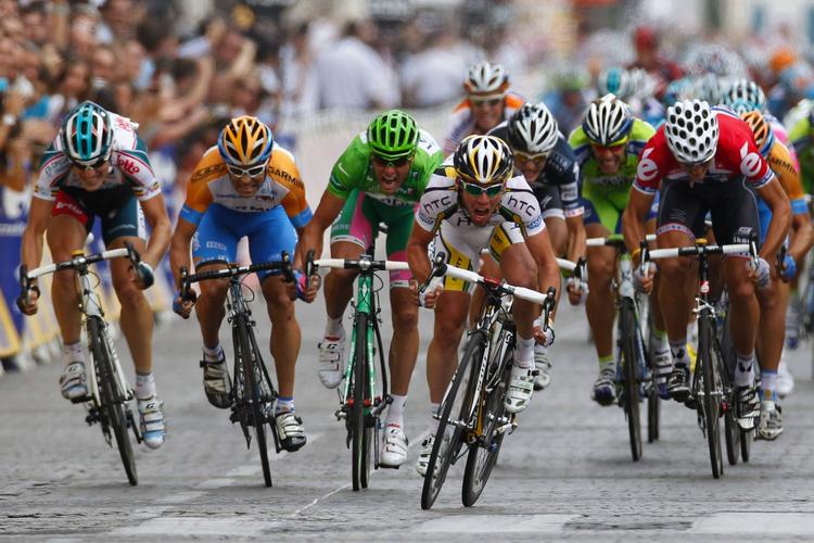 uheldig. Jürgen Roelandts (længst til venstre) havde lige vundet etapeløbet Tour de Wallonie, før han måtte i asfalten og på hospitalet. 