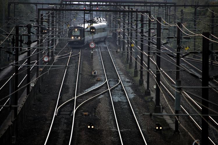 Kabeltyverier. Flere end 550 tog blev sidste år aflyst eller forsinket på grund af kabeltyverier. Politiet siger, den typiske kabeltyv kommer fra Østeuropa. 