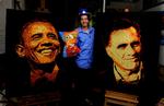 Velbekomme. Op til valgets første tv-duel mellem Barack Obama og Mitt Romney får begivenheden massiv opmærksomhed i Colorado, hvor den finder sted. Her er det kunstneren Jason Baalman, der har bygget portrætter af kandidaterne ud af over 2.000 stykker chips. 