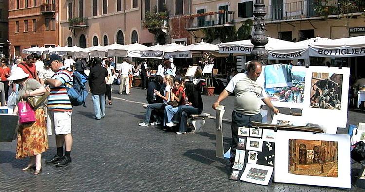MADFORBUD. Det er steder som Piazza Navona du fremover skal være varsom med at køre pizza eller is ned. 