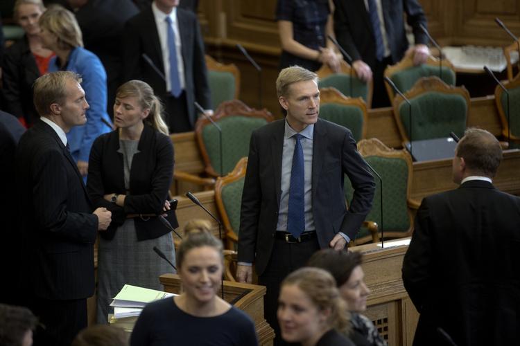 dagpengeplan. Kristian Thulesen Dahl fotograferet under Folketingets åbning i går. I dag er der åbningsdebat. 