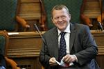 tavs. Kun to gange i det forløbne folketingsår har Lars Løkke Rasmussen besteget t alerstolen. Hvorfor?, spøger Socialdemokraterne. 