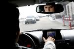 Fokus. Indstilling af gps betyder, at du ikke kigger på vejen - det kan hurtigt gå galt. 