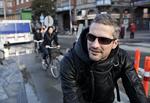Tilfreds. »Det ser godt ud«. Cyklisten Jakob Meyling er glad for den nye, brede cykelsti på Vester Voldgade. 