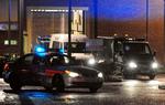 UDLEVERING. Abu Hamza blev ført fra fængslet til luftbasen under massiv politibevogning. 