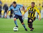 trækplaster. Sydney FC's Alessandro Del Piero (tv) havde trukkket masser af tilskuere til fodbold i debutkampen i A-League. 