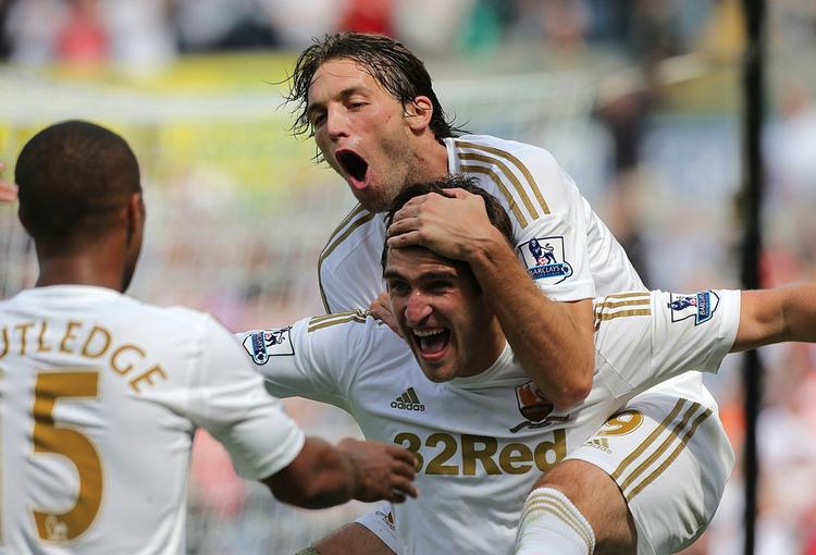 uafgjort. Swanseas Miguel Michu (øverst) var manden, der lagde grunden til et comeback for Michael Laudrups tropper med reduceringen i anden halvleg. 