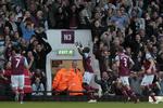 Mål. Mohamed diame fra West Ham United fejrer sit mål mod Arsenal, der også skulle vise sig at blive det eneste. 