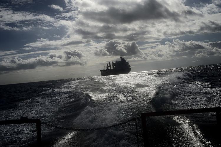 Regelbrud. 120 gange hver måned bliver et skib afsløret i at sejle med farligt gods gennem Øresund. 