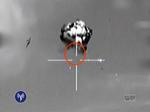 NEDSKYDNING. Israels forsvar har offentliggjort optagelserne af det øjeblik, et missil fra et F16-kampfly ramte dronen i luften. 