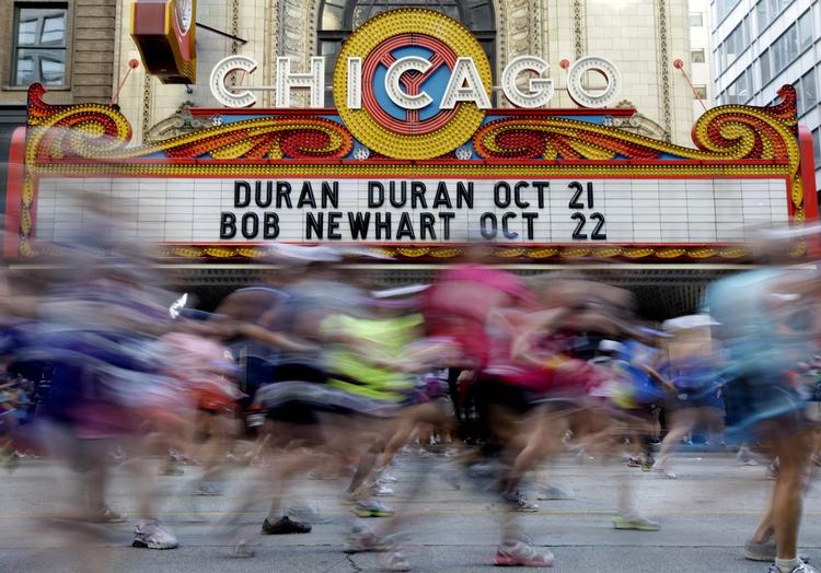 chicago. Løbsrekorden for mænd blev slået i årets Chicago Marathon. 