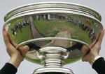 trofæet. For fjerde gang i denne sæson fik sydafrikaneren Branden Grace et sejrstrofæ med hjem fra en European Tour-turnering. Sydafrikaneren overtog titlen i Alfred Dunhill Links Championship fra nordireren Michael Hoey. 