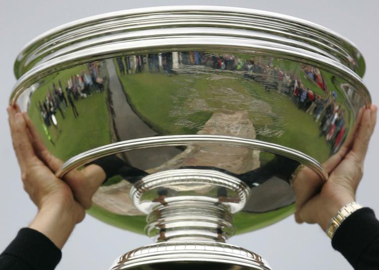trofæet. For fjerde gang i denne sæson fik sydafrikaneren Branden Grace et sejrstrofæ med hjem fra en European Tour-turnering. Sydafrikaneren overtog titlen i Alfred Dunhill Links Championship fra nordireren Michael Hoey. 