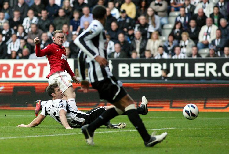 OPLÆGGER. Et hjørnespark fra Wayne Rooney var baggrunden for et af Manchester Uniteds tre mål. 