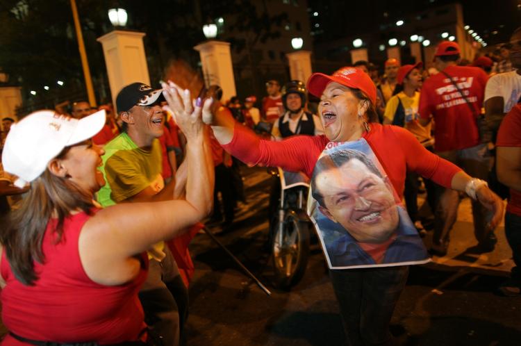 Populær. Hugo Chávez nyder stor opbakning blandt Venezuelas fattige. Præsidenten får nu seks år mere på posten. 