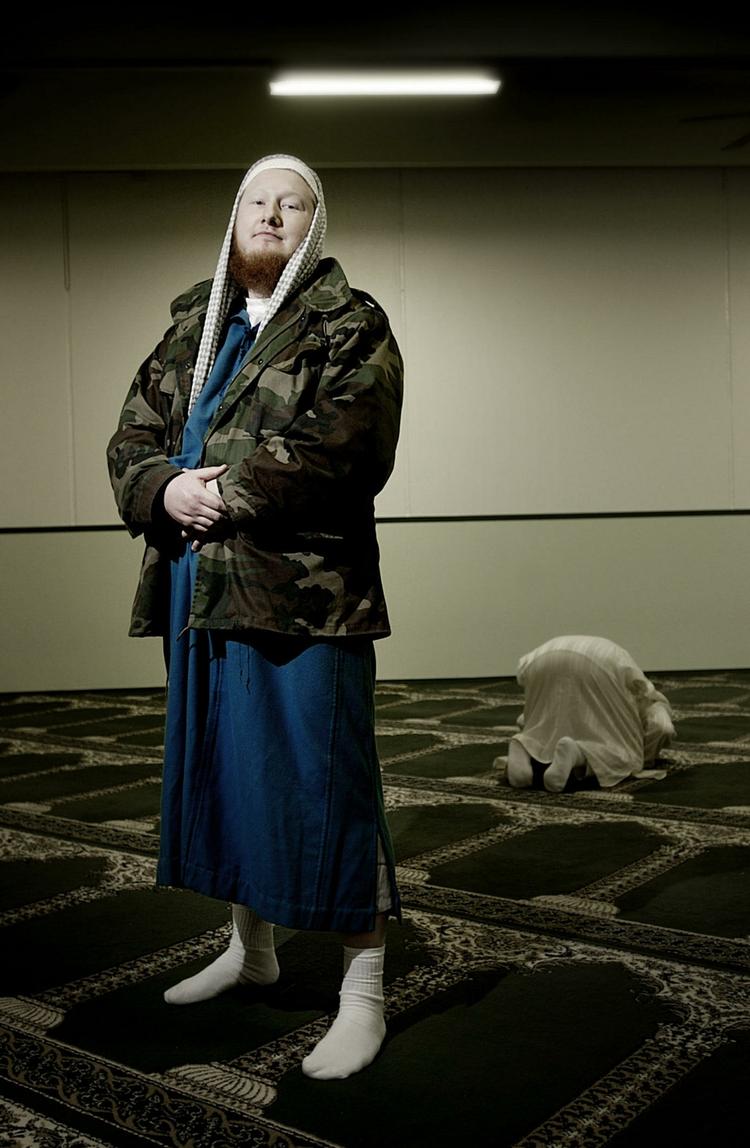 konvertit. Morten Storm fotograferet i 2002, hvor han var konverteret til islam. Senere fik han angiveligt problemer med troen og blev agent for PET. 