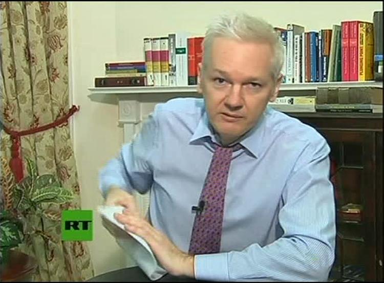 finanstørke. Julian Assange mener, at Australiens premierminister, Julia Gilards, udtalelser har ramt WikiLeaks på pengestrømmen. 