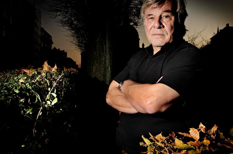 Kunstnerroman. Jan Guillou er nået til andet bind i sin fortælling om  sidste århundrede. Et projekt, han har  viet resten af sin forfatterkarriere. 