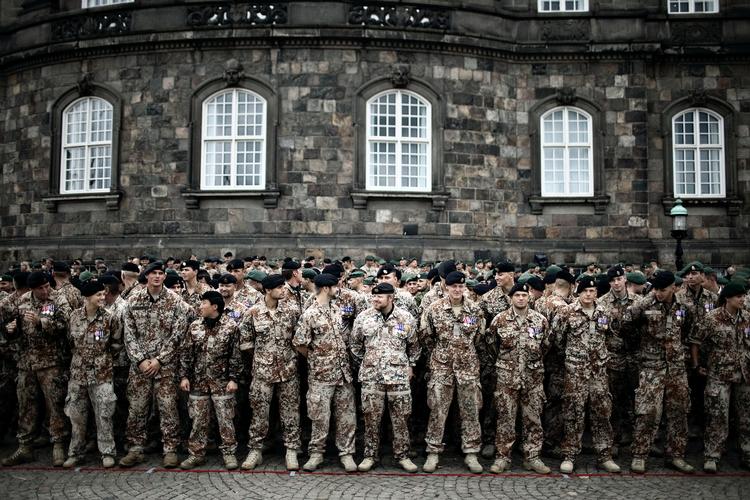 undtagelsen. Afghanistan-veteraner fotograferet på den nationale flagdag 5. september sidste år. Afghanistan er et sted, Danmark ikke sender værnepligtige til. 