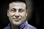 Retssag. Se og Hør har faktisk dementeret historien om Naser Khaders påståede brug af sort arbejde. Alligevel bliver bladet ved at skrive det modsatte. 