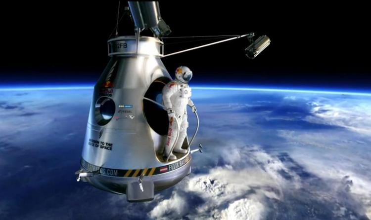 Fart. Det vil tage Felix Baumgartner cirka 30 sekunder at ramme lydmuren, og hele turen i frit fald vil tage omkring seks minutter. Derefter folder han sin faldskærm ud i cirka 1.500 meters højde, og så lander han igen et sted i New Mexicos ørken. Hvis alt går vel. 