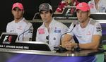 stjernenykker. McLarens kørere med Lewis Hamilton (tv) og Jenson Button (th) under præsentation af den nye kører Sergio Perez 4. oktober. 