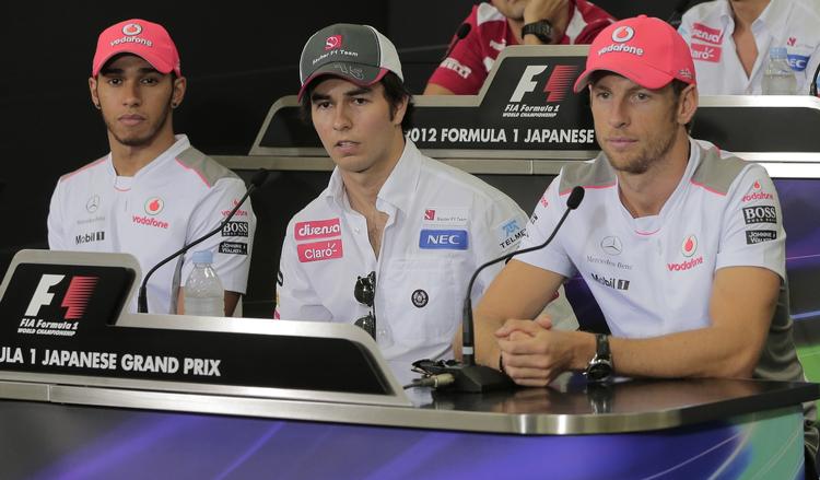 stjernenykker. McLarens kørere med Lewis Hamilton (tv) og Jenson Button (th) under præsentation af den nye kører Sergio Perez 4. oktober. 