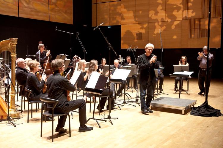 Forløsning. London Sinfonietta og Theatre of Voices hyldede Pelle Gudmundsen-Holmgreen ved en mindeværdig koncert. 