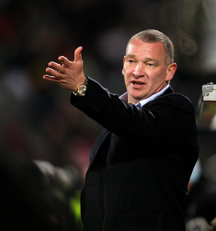 sportschef. John 'Faxe' Jensen har også forsøgt sig med trænergerningen i andre klubber end Brøndby. Både som hjælpetræner for Michael Laudrup og som på billedet i cheftrænerrollen i Randers FC. 