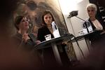 Opgør. Sundhedsminister Astrid Krag (SF) taler, mens ordstyrer Mette Østergaard og udfordreren, erhervsordfører Annette Vilhelmsen (SF) lytter. 