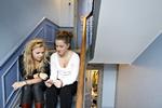 Etageforvirring. Lotte Thorske (th) kom til at skrive Hilda Johanne Uldall-Ekmans (tv) etagenummer på sin flytning, da hun flyttede ind neden under  Hilda Johanne Uldall-Ekman. Det skabte problemer for den enlige mor. 